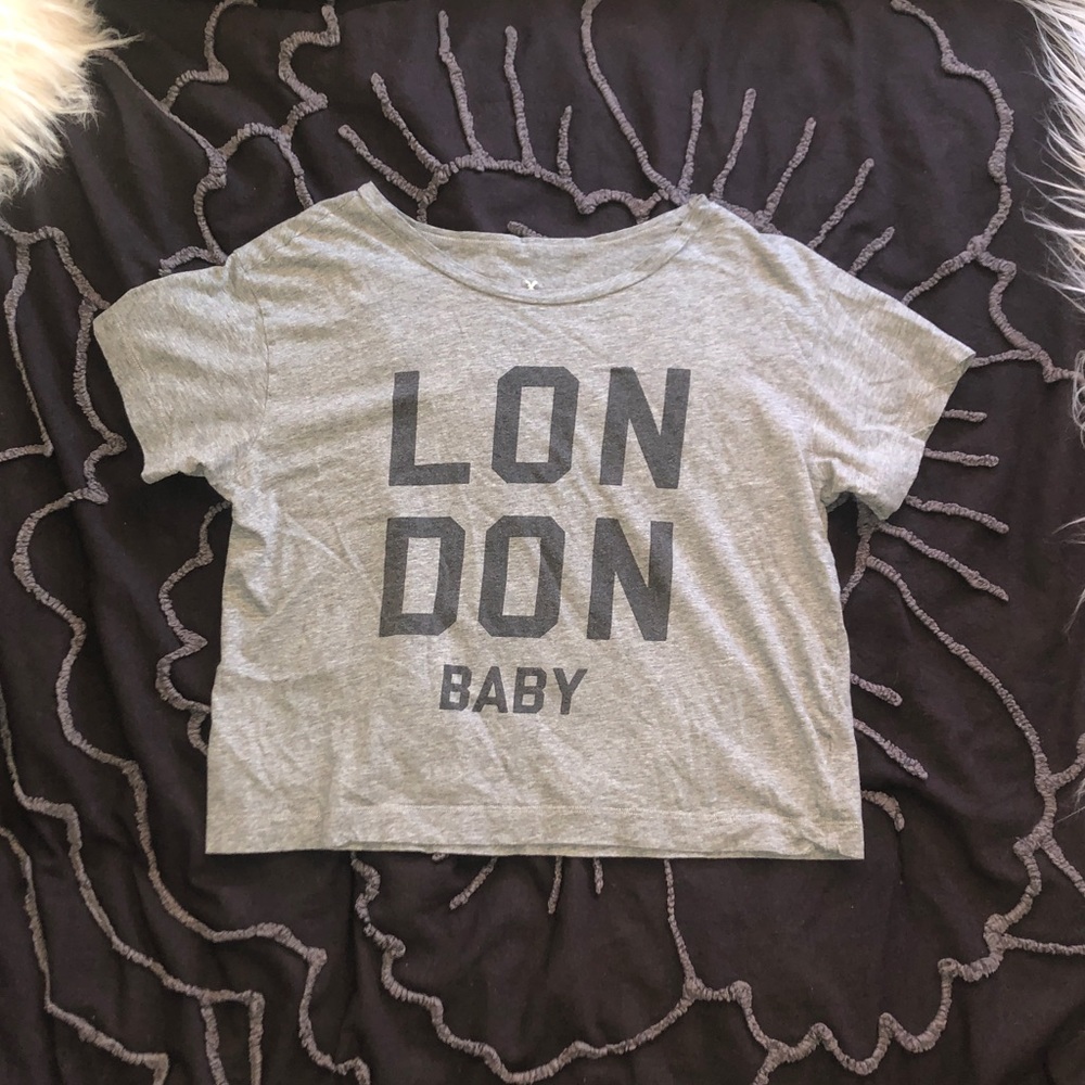 american eagle graphic tee size small